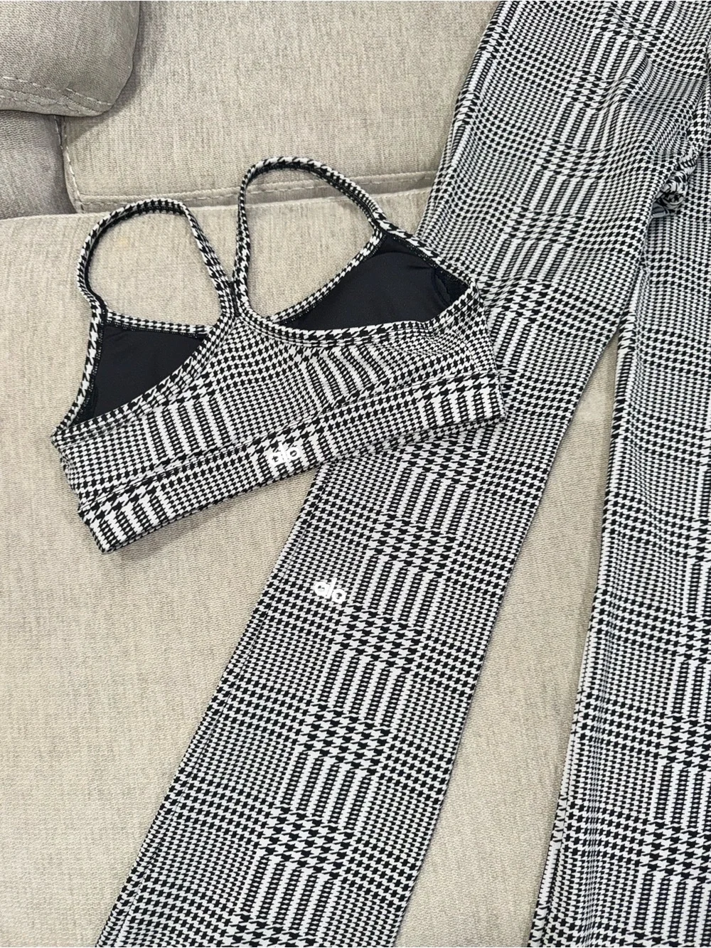 NWOT Alo Yoga Jacquard Gratitude Sports Bra & Split Hem Leggings Set